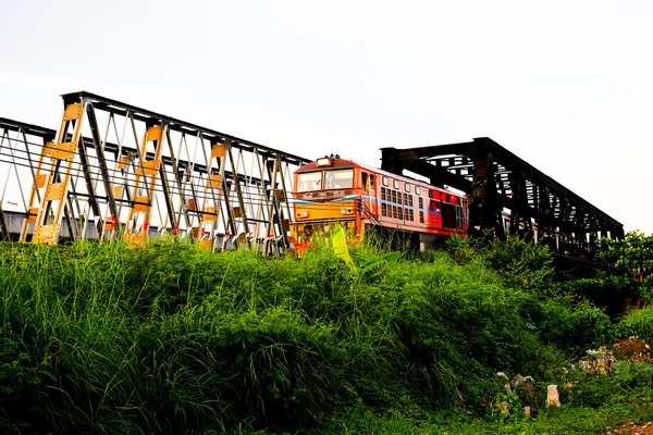 線の踏切のタイの農村. — ストック写真