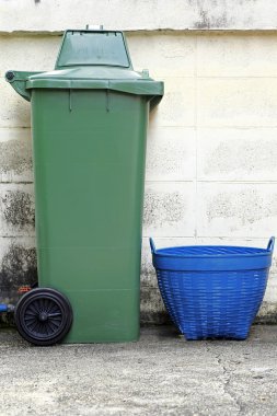 Plastik çöp tenekesi