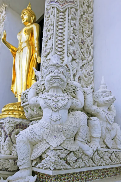 Stucco arte dos templos da Tailândia são comuns no templo, Tailândia . — Fotografia de Stock