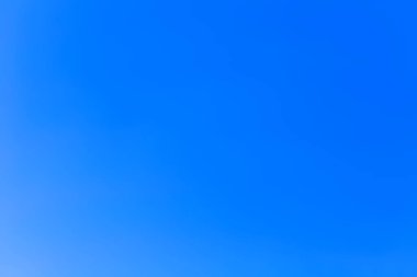 Açık mavi vektör soyut arkaplan. Gradyan ile yarım ton şeklinde yaratıcı illüstrasyon. İş tasarımınız için en iyi yöntem.