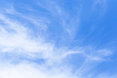 Bulutlu mavi gökyüzü