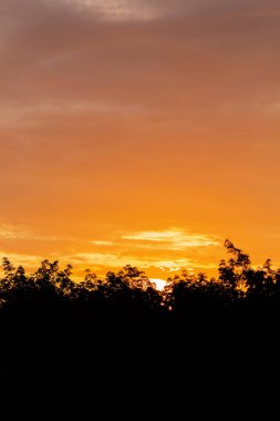 Bulutlu güzel gün batımı