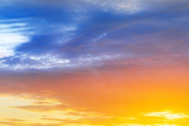 günbatımı ve bulutlar