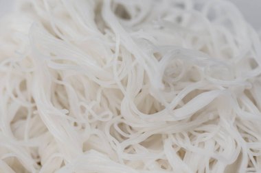 Beyaz pirinç eriştesi, manzarayı kapat.