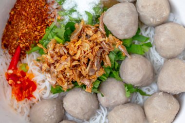 Kıymalı erişte, Asya usulü.