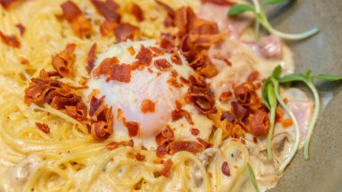 pastırma ve yumurta ile makarna