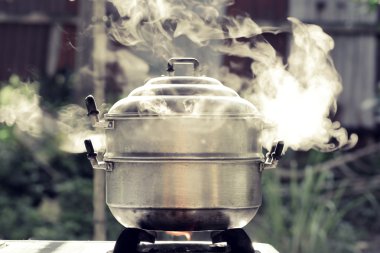 Mutfakta tencere buharı