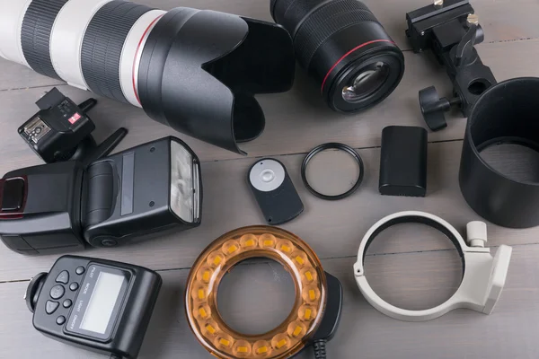 Photo lenses and equipment on wooden background — Stock Photo, Image