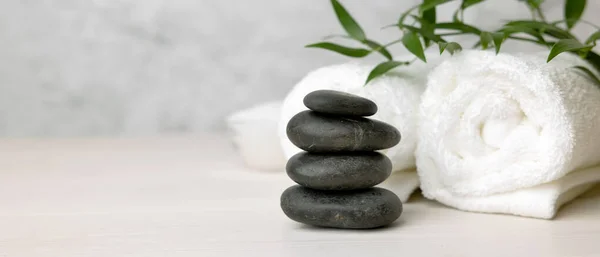 Spa Wellness Center Stack Massage Stones Towels Green Plant White — Stock Photo, Image