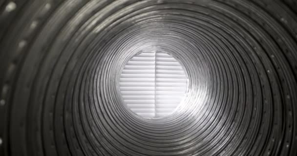Воздуховод Скольжение Внутри Гибкой Алюминиевой Трубы Системы Вентиляции — стоковое видео