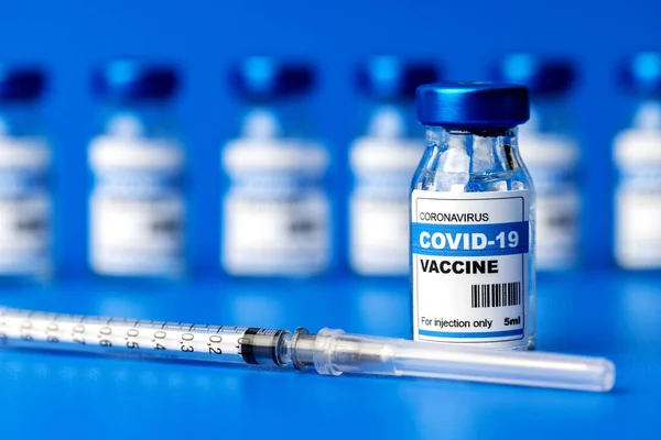 Covid Impfstoff Coronavirus Impfflaschen Injektionsflaschen Und Spritzen — Stockfoto