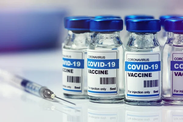 Vacina Covid Grupo Frascos Para Injetáveis Seringa Vacinação Contra Coronavírus — Fotografia de Stock