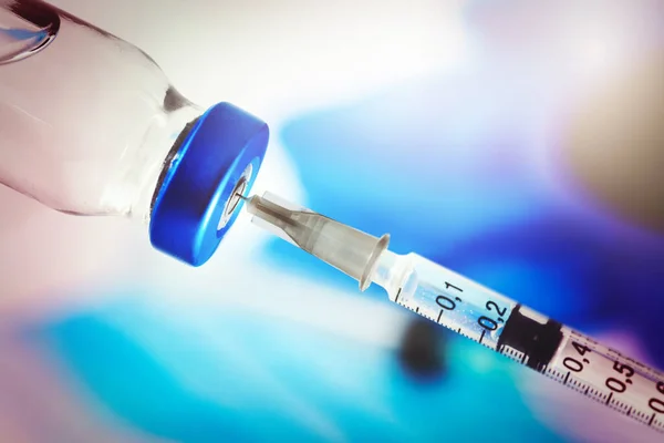 Aşı Şişeli Tıbbi Şırınga Aşı Konsepti Yakın Çekim — Stok fotoğraf