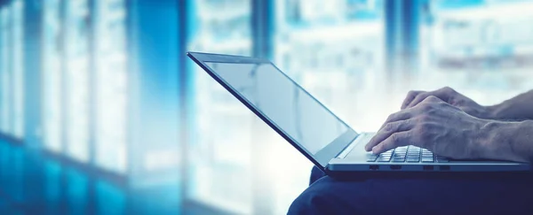 Server Support Management Technician Working Laptop Data Center Server Room — Stock Photo, Image