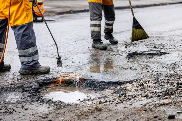 Reparación Baches Trabajadores Servicios Mantenimiento Que Trabajan Carretera —  Fotos de Stock