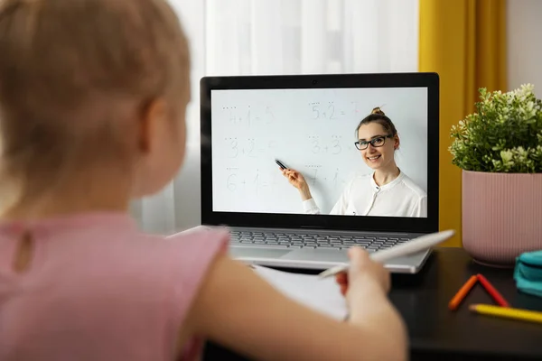 Ensino Distância Professor Ensino Primário Explicando Matemática Básica Online Menina — Fotografia de Stock