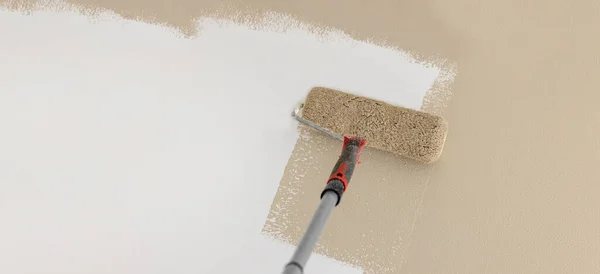 Malwand Mokka Beige Farbe Mit Farbwalze Kopierraum Für Banner — Stockfoto