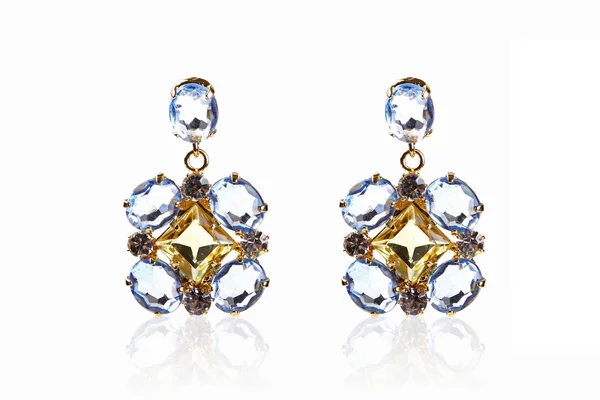 Luxusní náušnice gemstone izolované na bílém — Stock fotografie