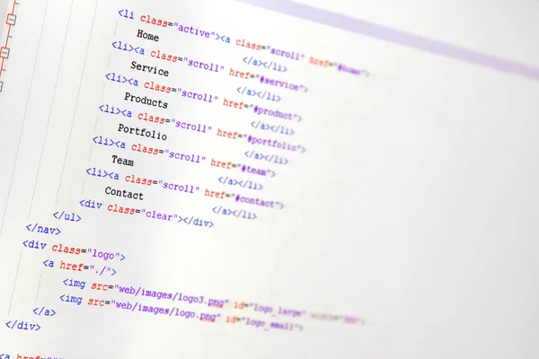 Desarrollo de sitios web - código de programación en la pantalla del ordenador —  Fotos de Stock