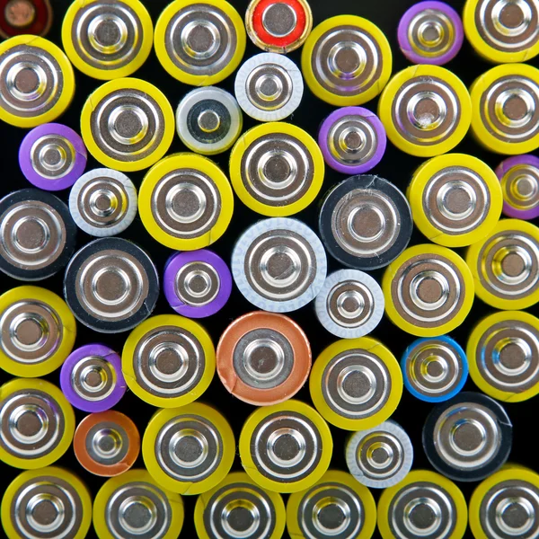 Heap met batterijen — Stockfoto