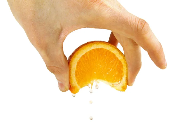 Exprimir naranja en la mano, aislado en un blanco — Foto de Stock