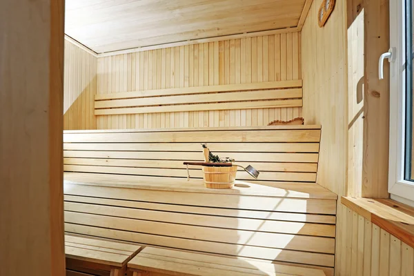 Estilo clássico interior sauna de madeira — Fotografia de Stock