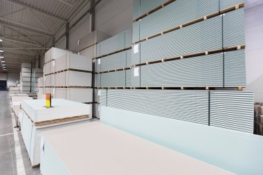 Ambar inşaat Alçıpan yığınları ile