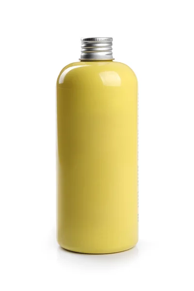 Recipiente de shampoo em branco amarelo isolado em branco — Fotografia de Stock