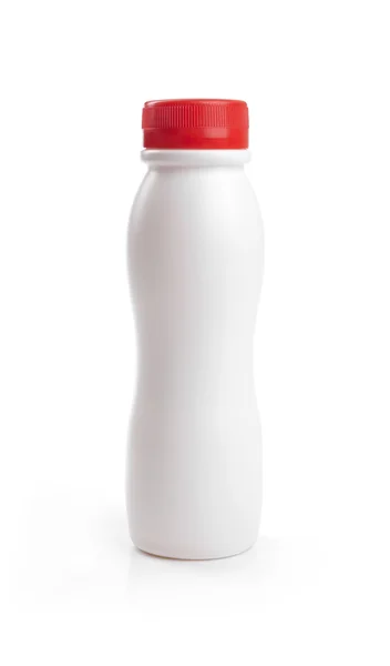Tomma yoghurt drink flaska med rött lock isolerat på vit — Stockfoto