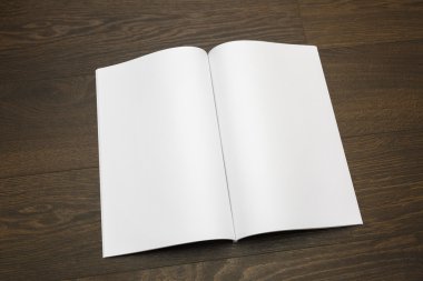 boş dergi, katalog, ahşap arka plan üzerinde kadar kitap alay