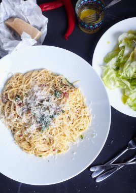 Baharatlı spaghtti makarna biber ile