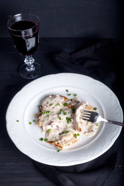 Peynir soslu ızgara tavuk göğsü