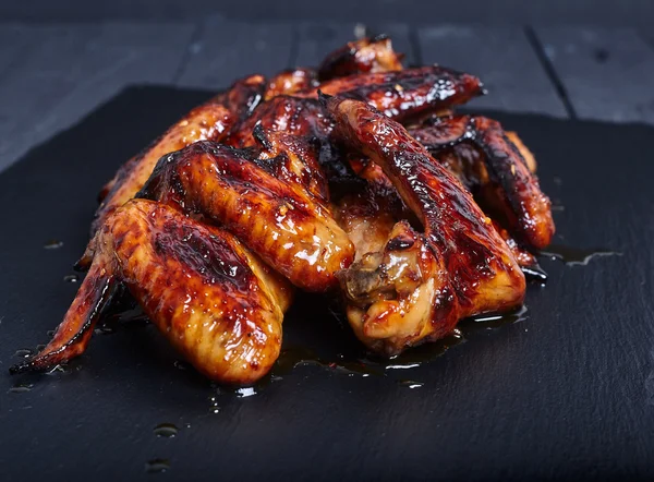 Sıcak baharatlı Barbekü tatlım tavuk kanadı