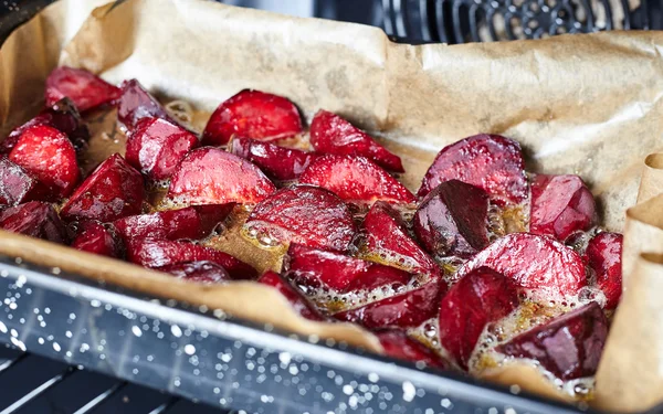 Fırın içinde pişmiş pancar