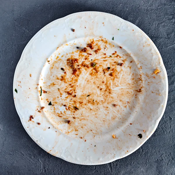 Soslu spagetti sonra kirli tabak