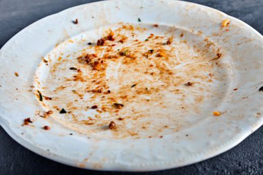 Soslu spagetti sonra kirli tabak