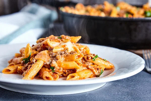 American chop suey pasta dish with beef — Stock Photo, Image