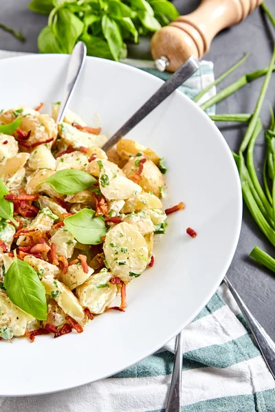 Potato salad with yoghurt dressing — Stock Photo, Image