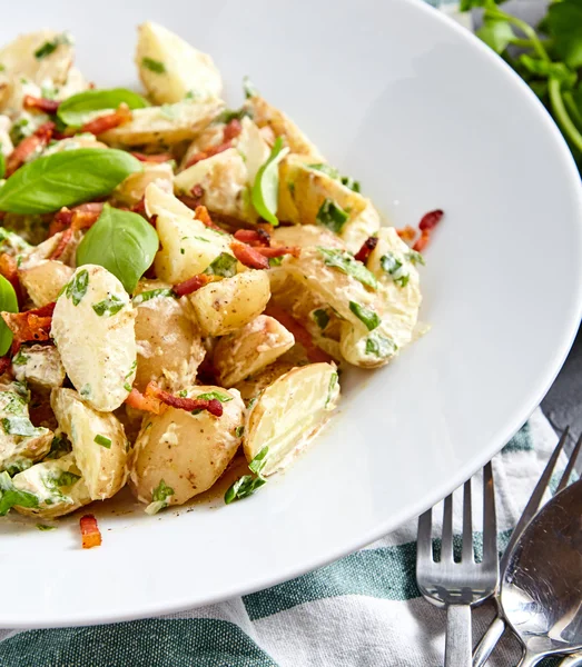 Salada de batata com molho de iogurte — Fotografia de Stock