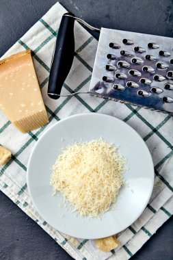 Parmesan ve rendelenmiş peynir