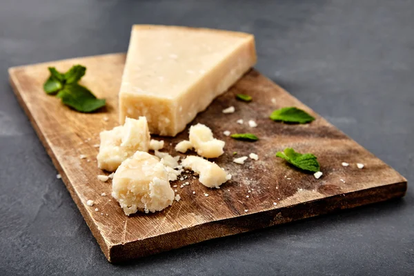 Piece of a parmesan and grated cheese — Stock Photo, Image