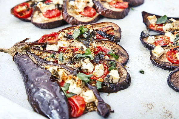 Berenjena con tomates y queso feta —  Fotos de Stock