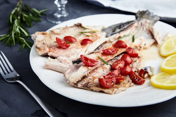 Baked trout with cgerry tomatoes and wine — Stock Photo, Image