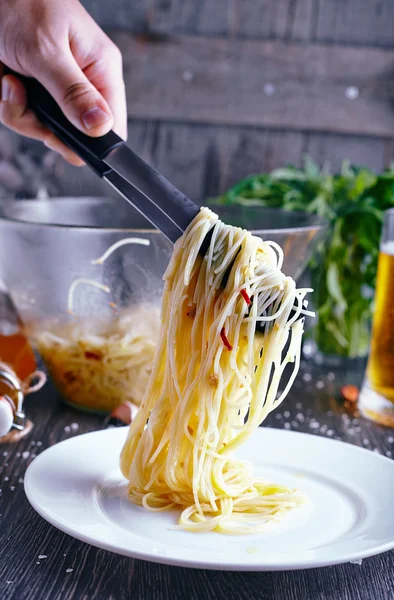 Makarna spagetti sarımsak ve biber ile