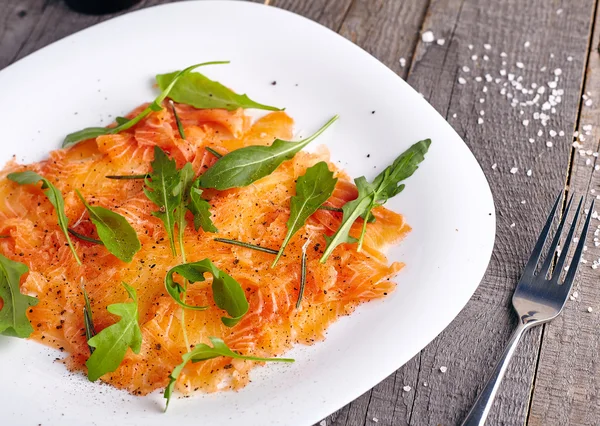 Somon carpaccio yakın çekim