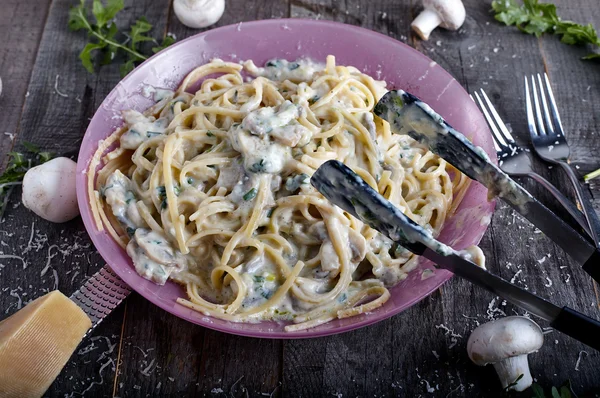 Pasta with mushroom sauce — Stock Photo, Image