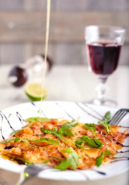 Carpaccio de salmão de perto — Fotografia de Stock