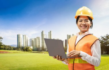 3 boyutlu rafineri fabrikasında çalışan mühendis ile petrol işi.