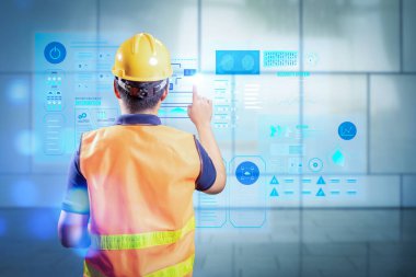 Dijital grafik ekranlı Asyalı mühendis veya teknisyen