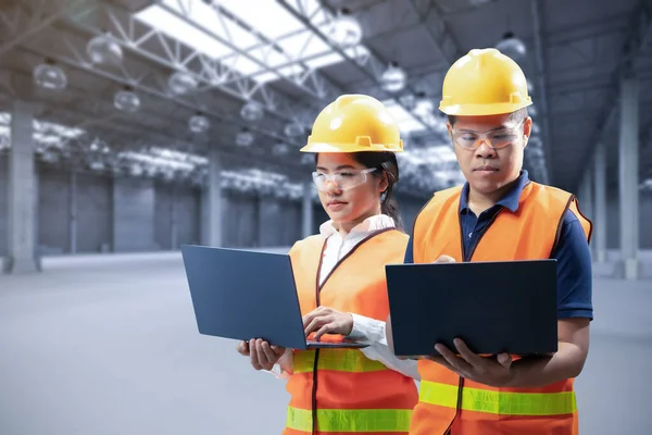 Asiatische Ingenieure Oder Techniker Arbeiten Fabriken — Stockfoto